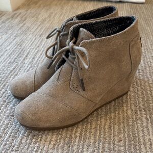 Toms Taupe Suede Wedge Boots size 8.5W